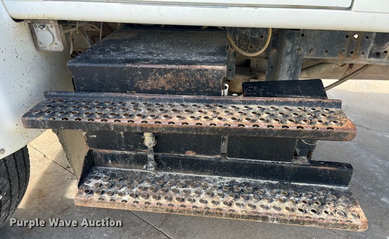 image for item DP0465 1999 International 4700  dump truck