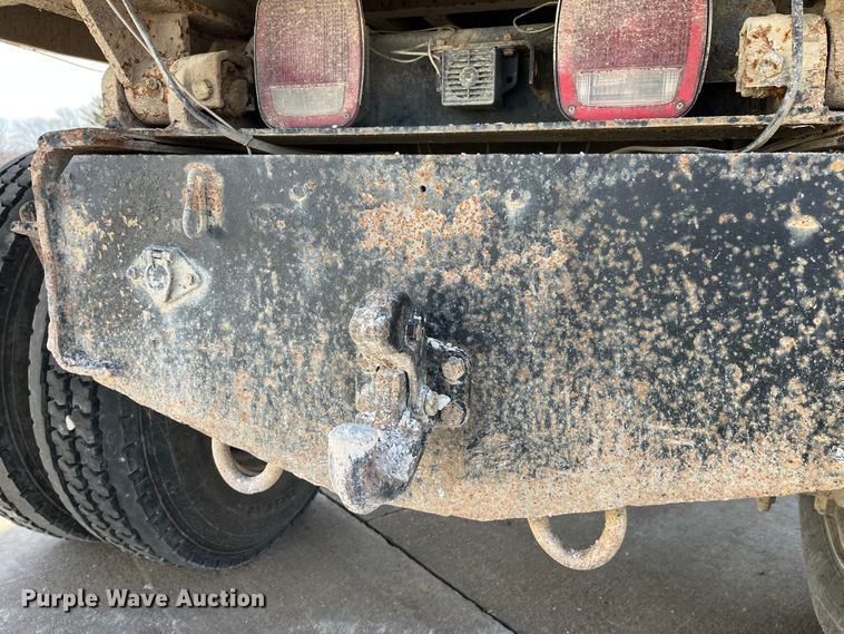 image for item DP0465 1999 International 4700  dump truck