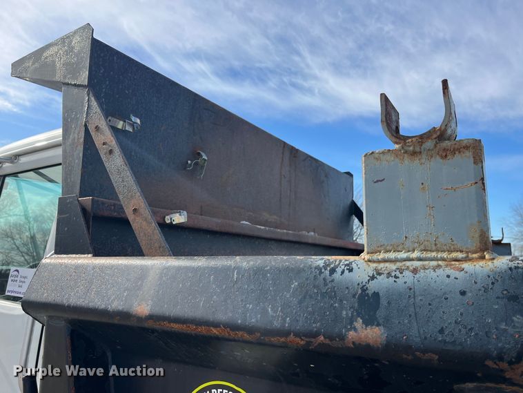 image for item DP0465 1999 International 4700  dump truck