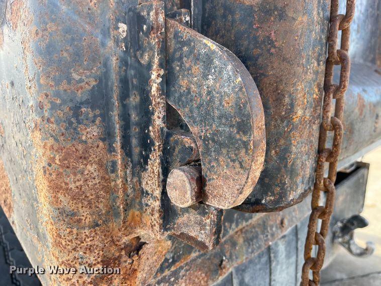 image for item DP0465 1999 International 4700  dump truck