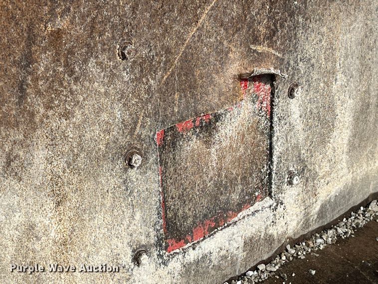 image for item DP0465 1999 International 4700  dump truck