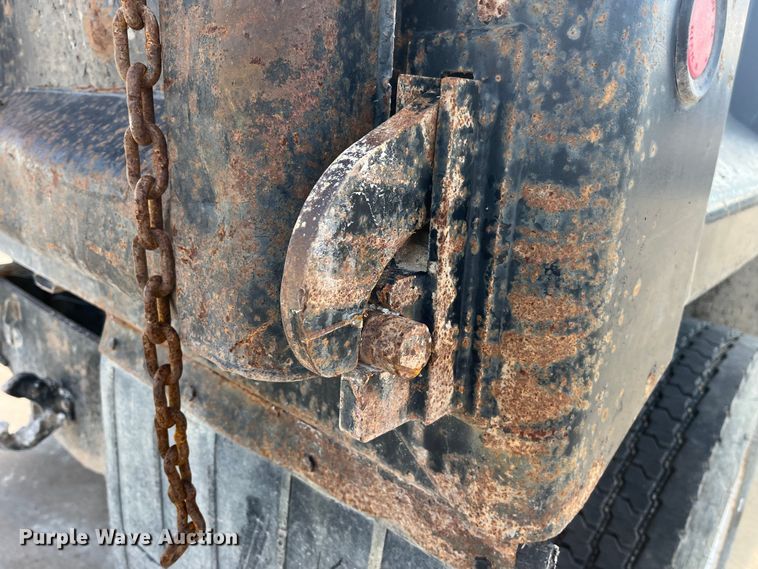 image for item DP0465 1999 International 4700  dump truck