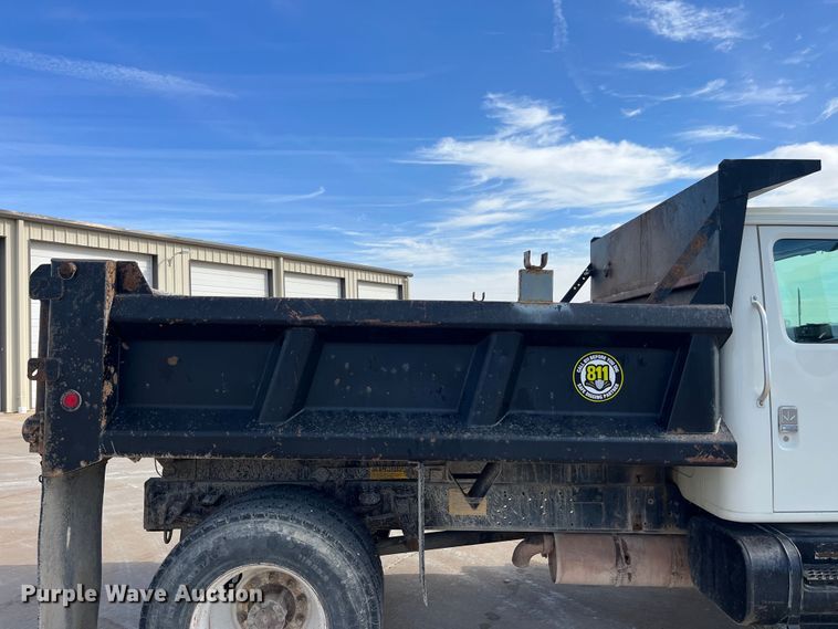 image for item DP0465 1999 International 4700  dump truck