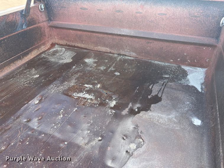 image for item DP0465 1999 International 4700  dump truck