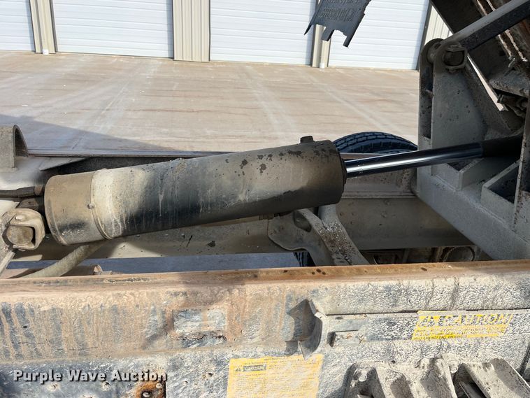 image for item DP0465 1999 International 4700  dump truck