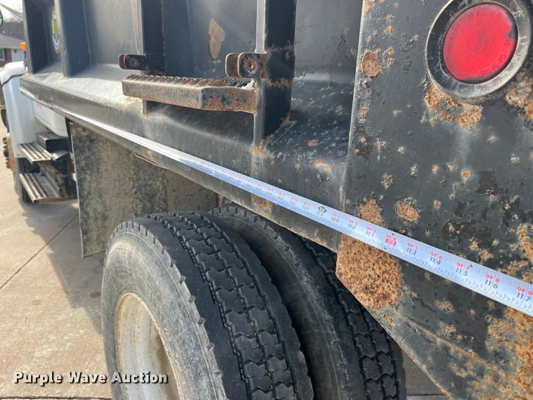 image for item DP0465 1999 International 4700  dump truck