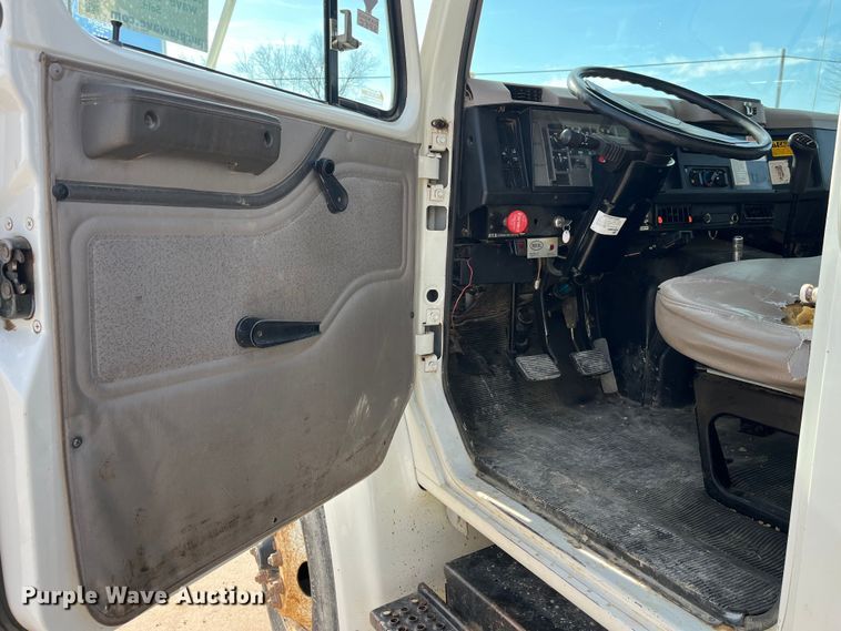 image for item DP0465 1999 International 4700  dump truck