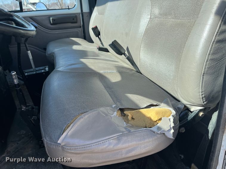 image for item DP0465 1999 International 4700  dump truck