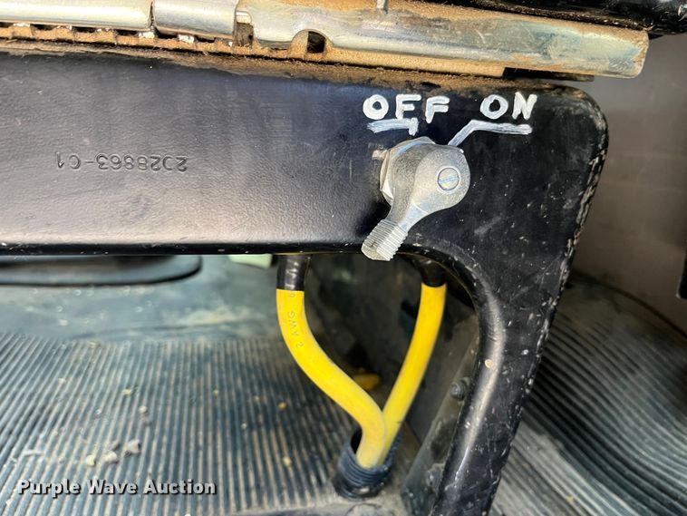 image for item DP0465 1999 International 4700  dump truck