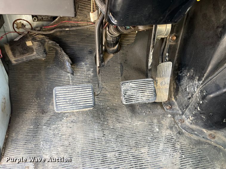 image for item DP0465 1999 International 4700  dump truck