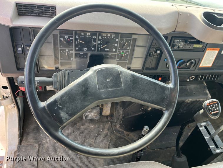 image for item DP0465 1999 International 4700  dump truck