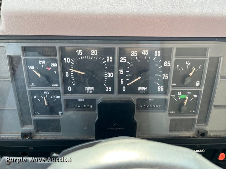 image for item DP0465 1999 International 4700  dump truck