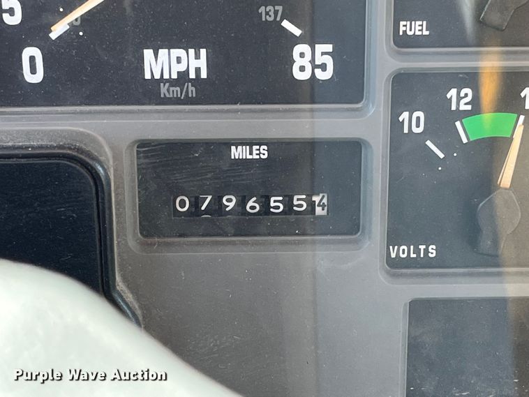 image for item DP0465 1999 International 4700  dump truck