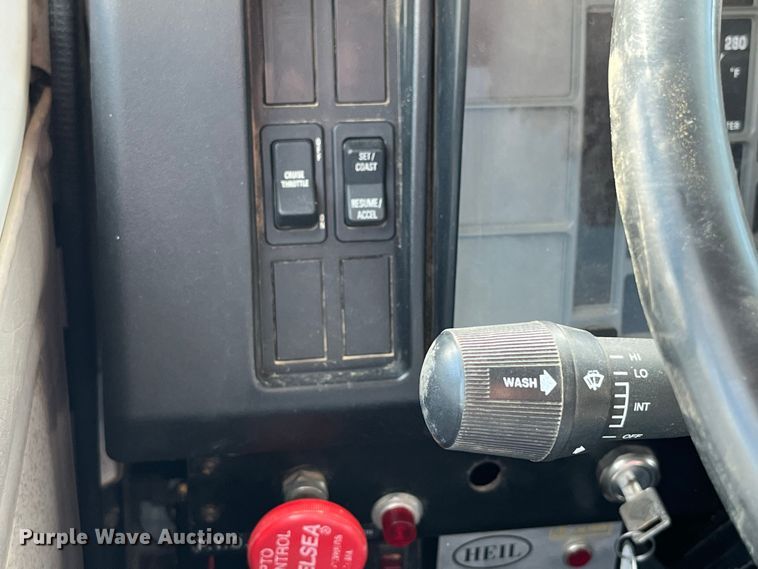 image for item DP0465 1999 International 4700  dump truck