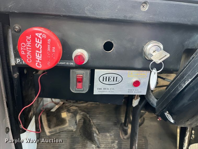 image for item DP0465 1999 International 4700  dump truck