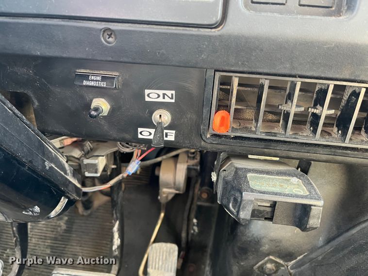 image for item DP0465 1999 International 4700  dump truck