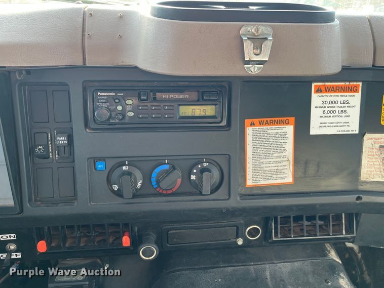 image for item DP0465 1999 International 4700  dump truck