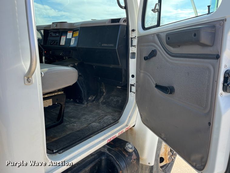 image for item DP0465 1999 International 4700  dump truck