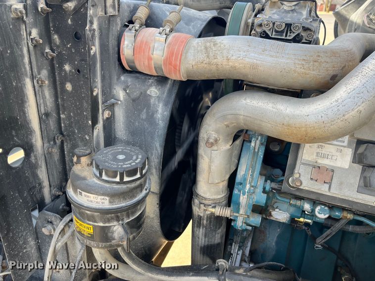 image for item DP0465 1999 International 4700  dump truck