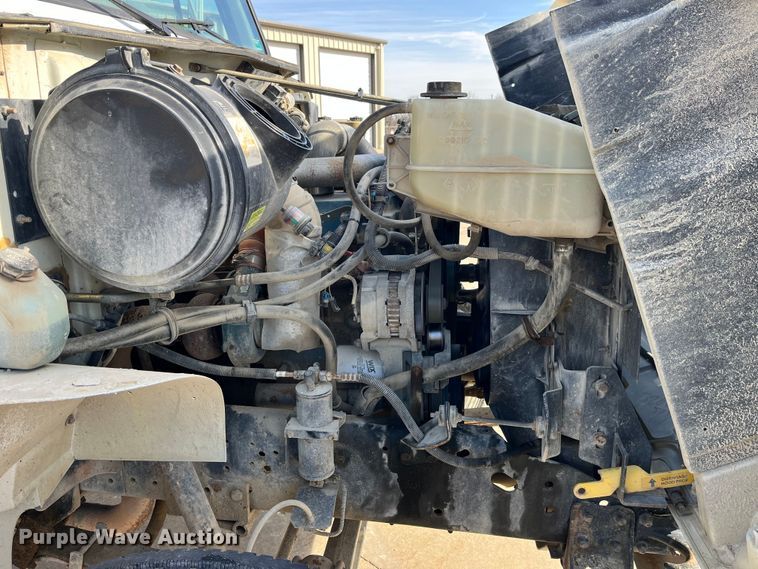 image for item DP0465 1999 International 4700  dump truck