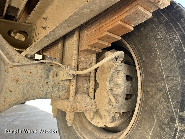 image for item DP0465 1999 International 4700  dump truck