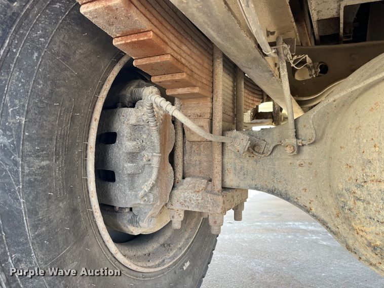 image for item DP0465 1999 International 4700  dump truck