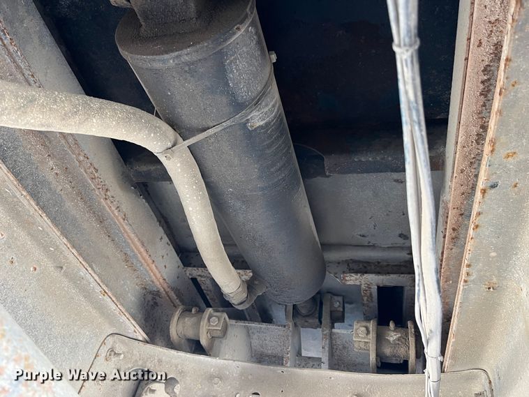 image for item DP0465 1999 International 4700  dump truck