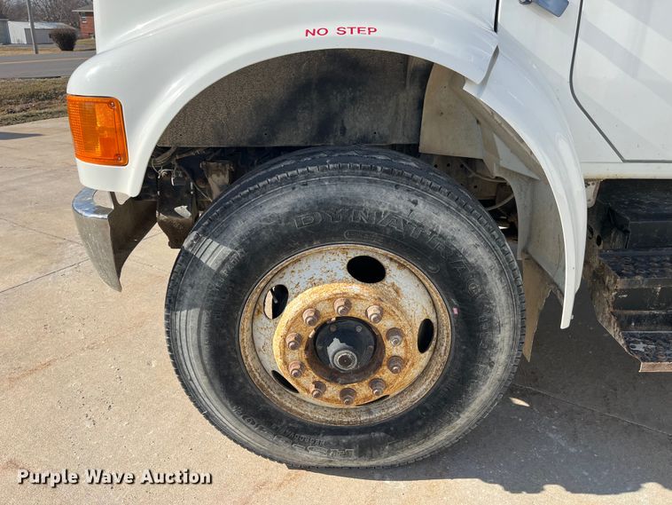 image for item DP0465 1999 International 4700  dump truck