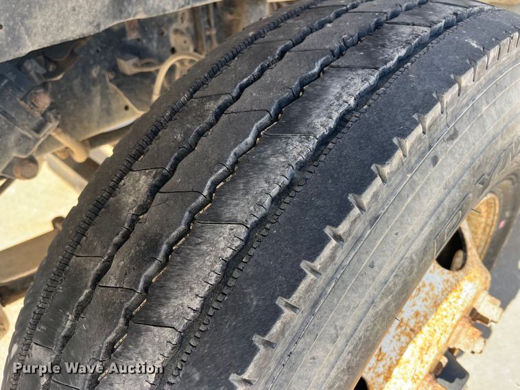 image for item DP0465 1999 International 4700  dump truck