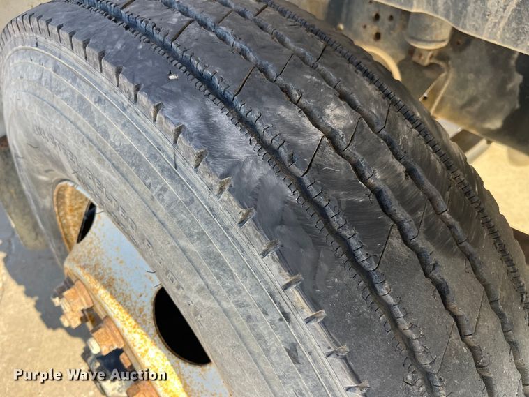 image for item DP0465 1999 International 4700  dump truck