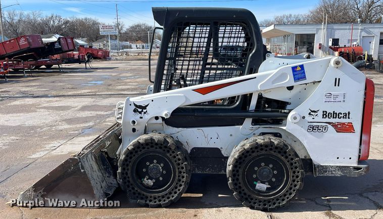 image for item DQ3972 2017 Bobcat S550  skid steer loader