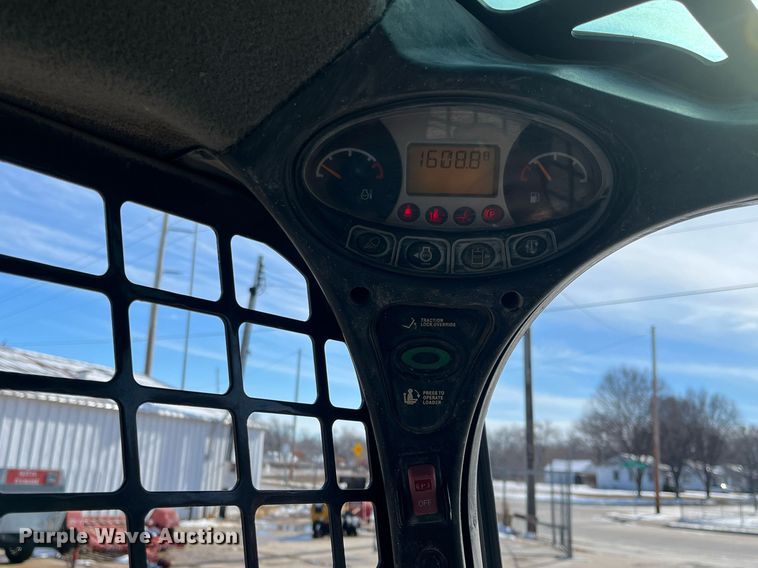 image for item DQ3972 2017 Bobcat S550  skid steer loader