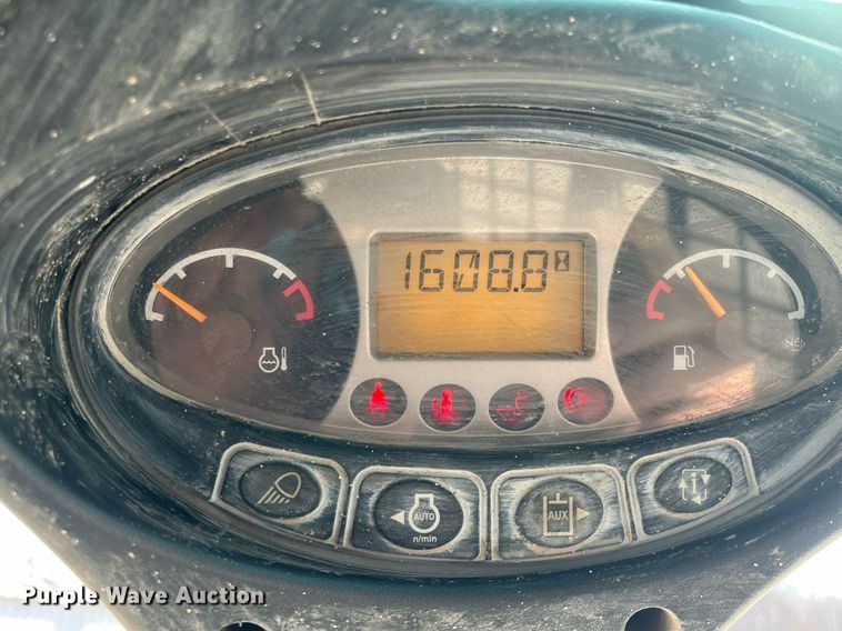 image for item DQ3972 2017 Bobcat S550  skid steer loader