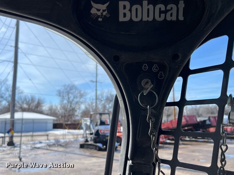 image for item DQ3972 2017 Bobcat S550  skid steer loader