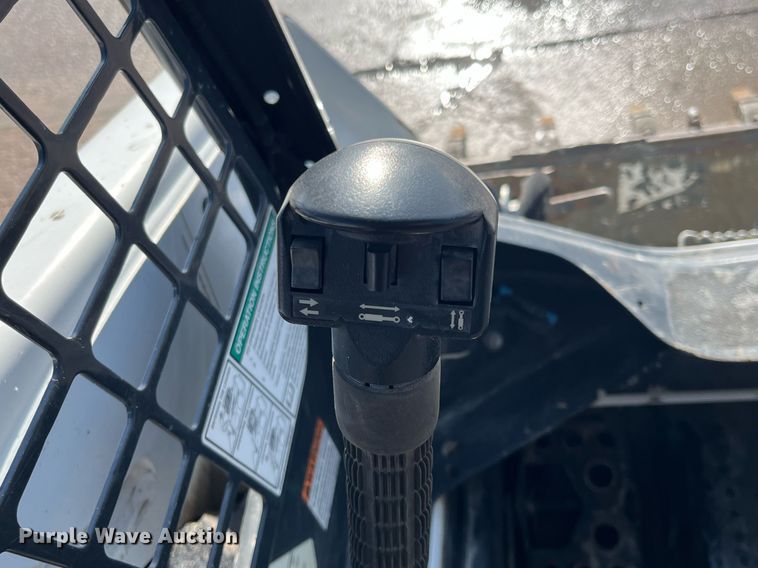 image for item DQ3972 2017 Bobcat S550  skid steer loader