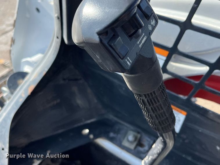 image for item DQ3972 2017 Bobcat S550  skid steer loader