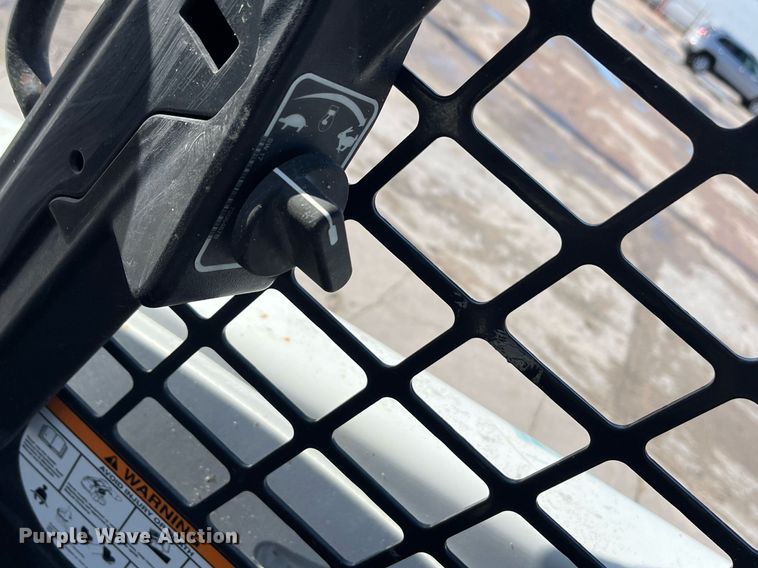 image for item DQ3972 2017 Bobcat S550  skid steer loader