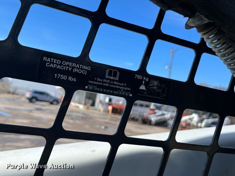 image for item DQ3972 2017 Bobcat S550  skid steer loader