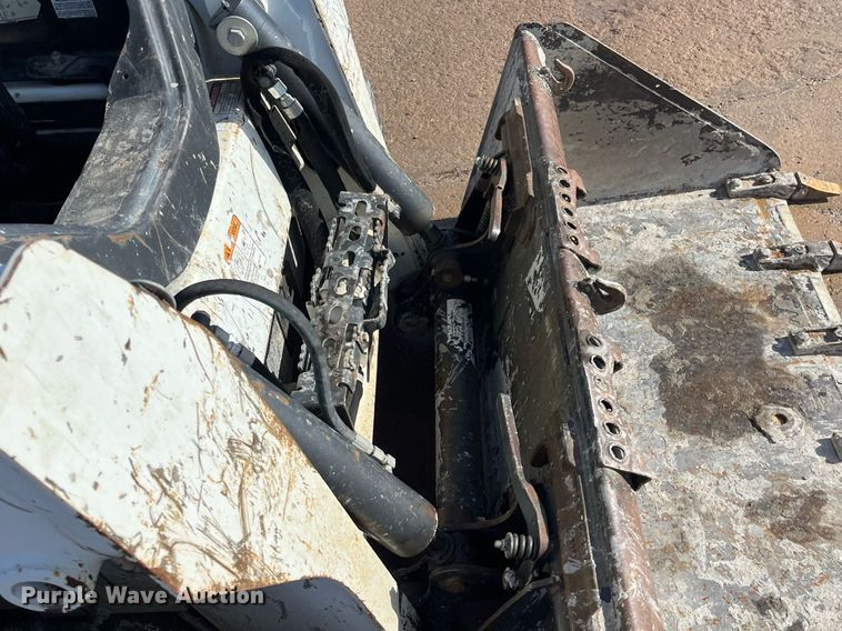 image for item DQ3972 2017 Bobcat S550  skid steer loader