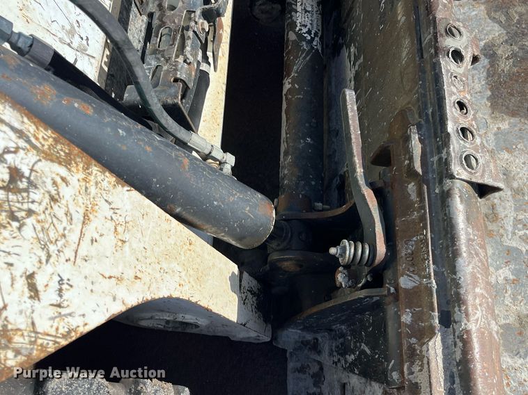 image for item DQ3972 2017 Bobcat S550  skid steer loader