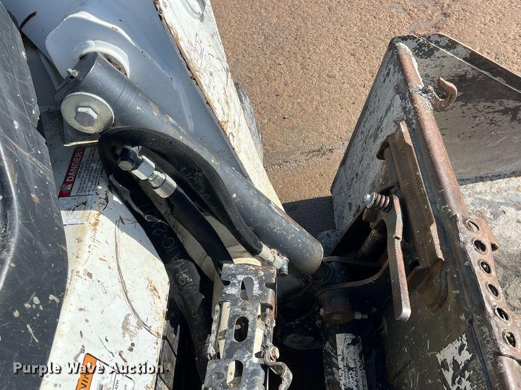 image for item DQ3972 2017 Bobcat S550  skid steer loader