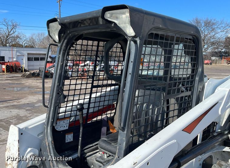 image for item DQ3972 2017 Bobcat S550  skid steer loader