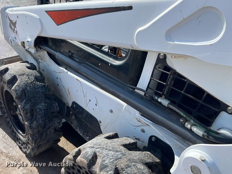 image for item DQ3972 2017 Bobcat S550  skid steer loader