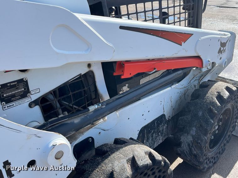image for item DQ3972 2017 Bobcat S550  skid steer loader