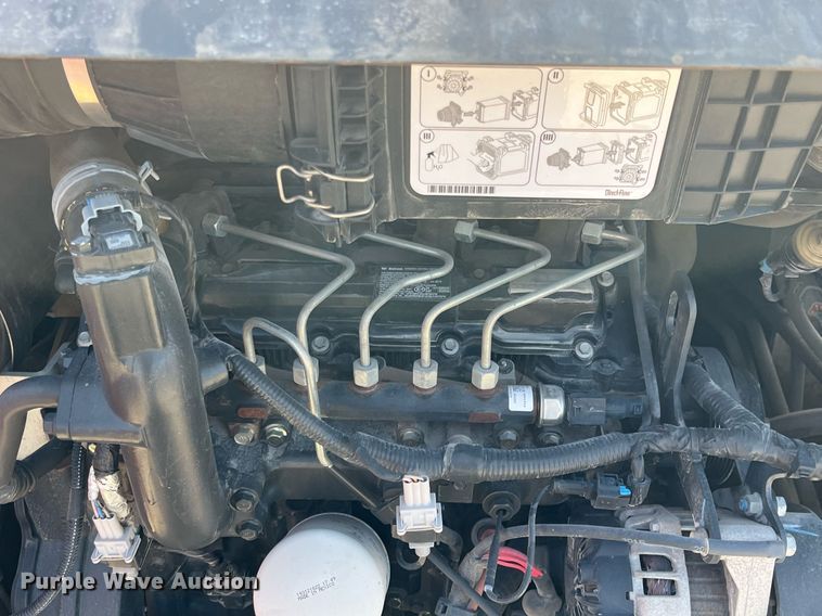 image for item DQ3972 2017 Bobcat S550  skid steer loader