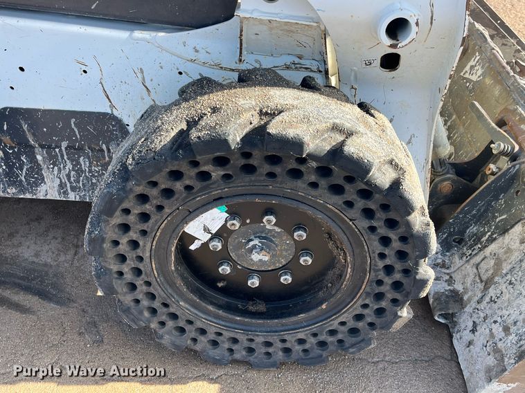 image for item DQ3972 2017 Bobcat S550  skid steer loader