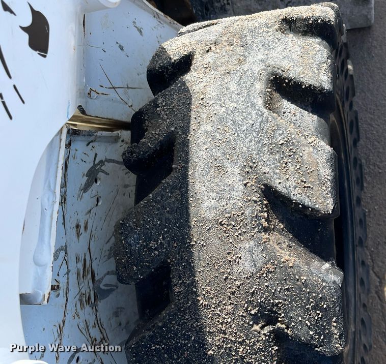 image for item DQ3972 2017 Bobcat S550  skid steer loader