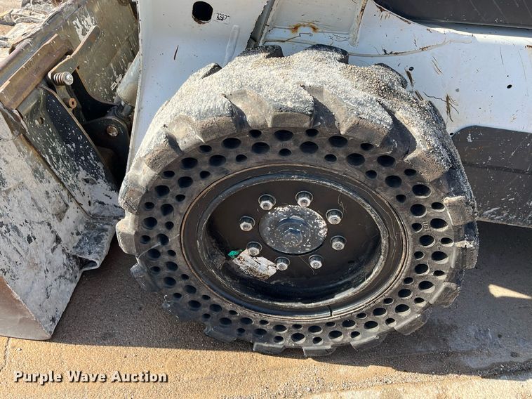 image for item DQ3972 2017 Bobcat S550  skid steer loader