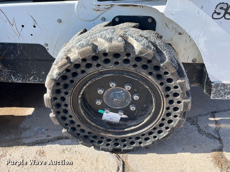 image for item DQ3972 2017 Bobcat S550  skid steer loader