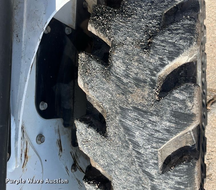 image for item DQ3972 2017 Bobcat S550  skid steer loader